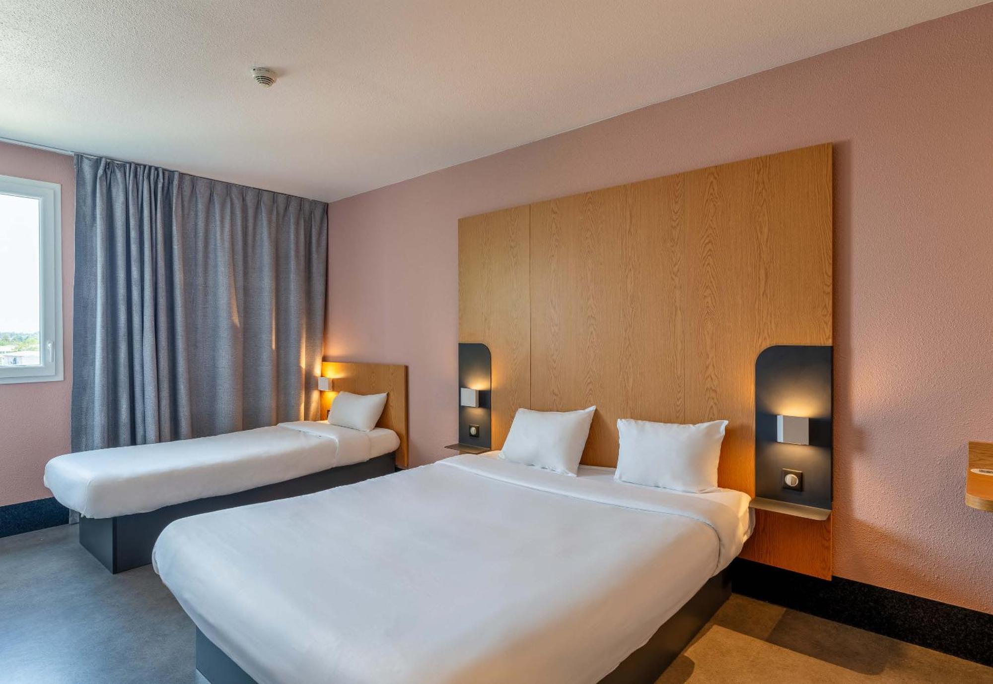 B&B Hotel Lyon Eurexpo Chassieu Bagian luar foto