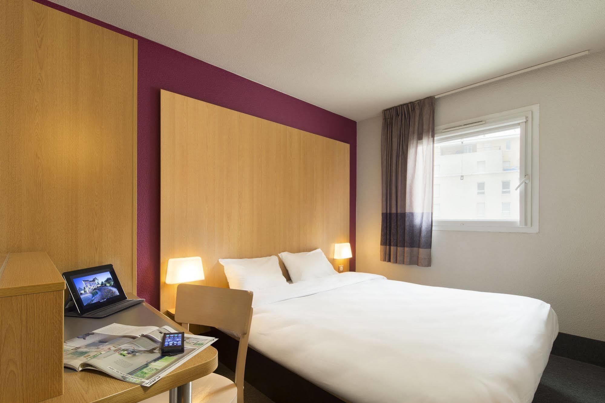 B&B Hotel Lyon Eurexpo Chassieu Bagian luar foto