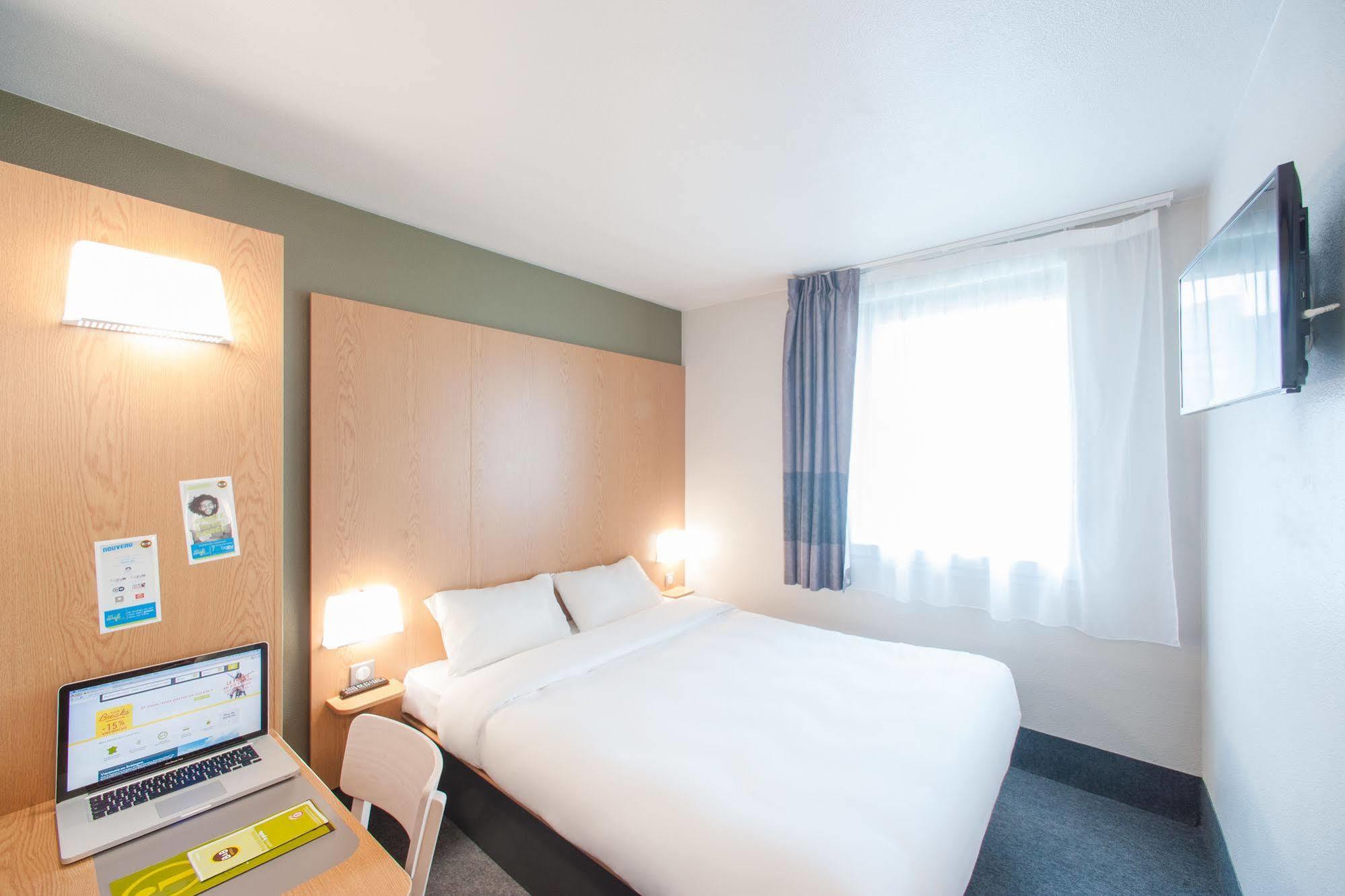 B&B Hotel Lyon Eurexpo Chassieu Bagian luar foto