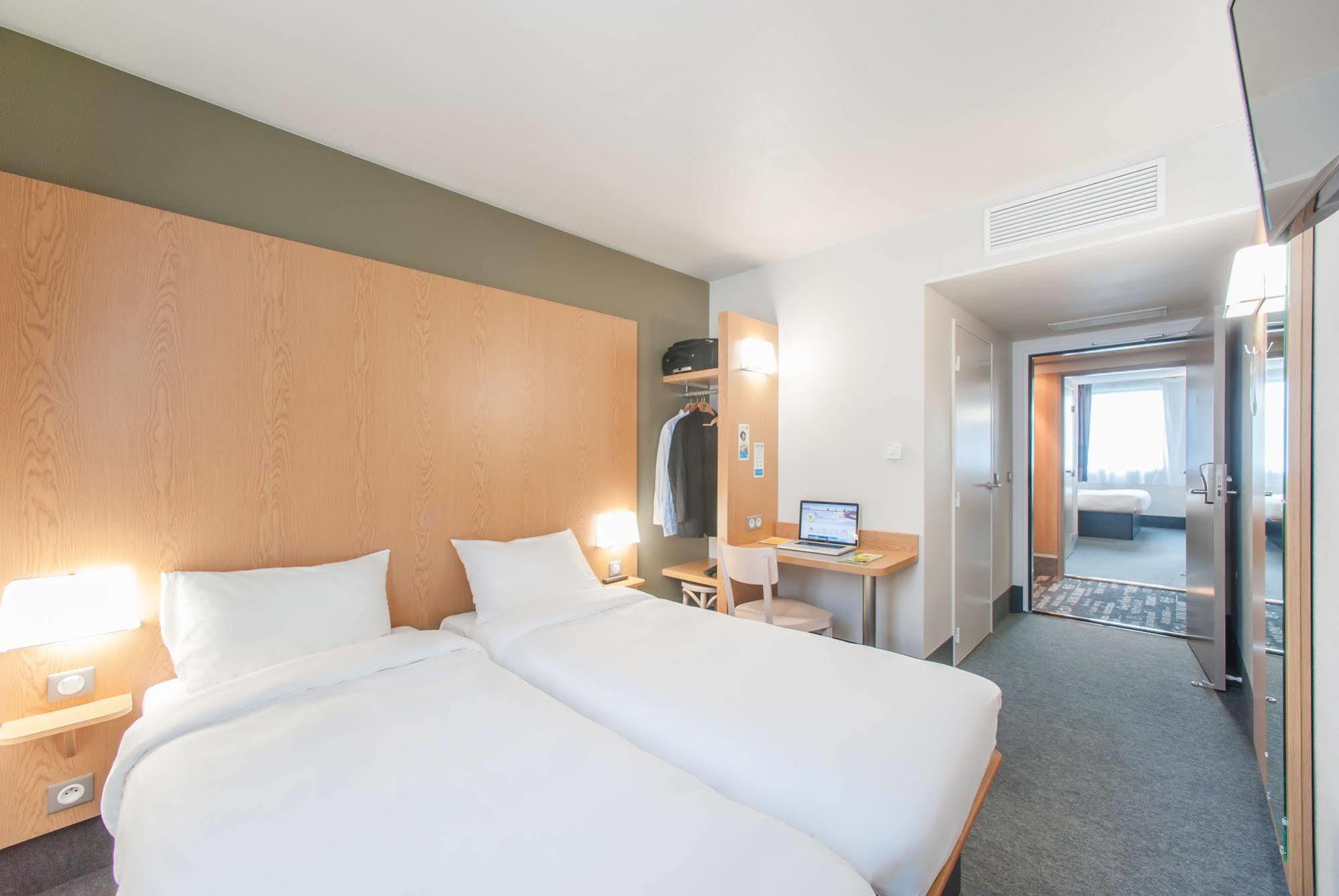 B&B Hotel Lyon Eurexpo Chassieu Bagian luar foto